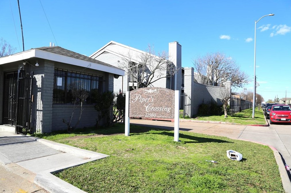 12500 Sandpiper Dr #212, Houston, TX 77035