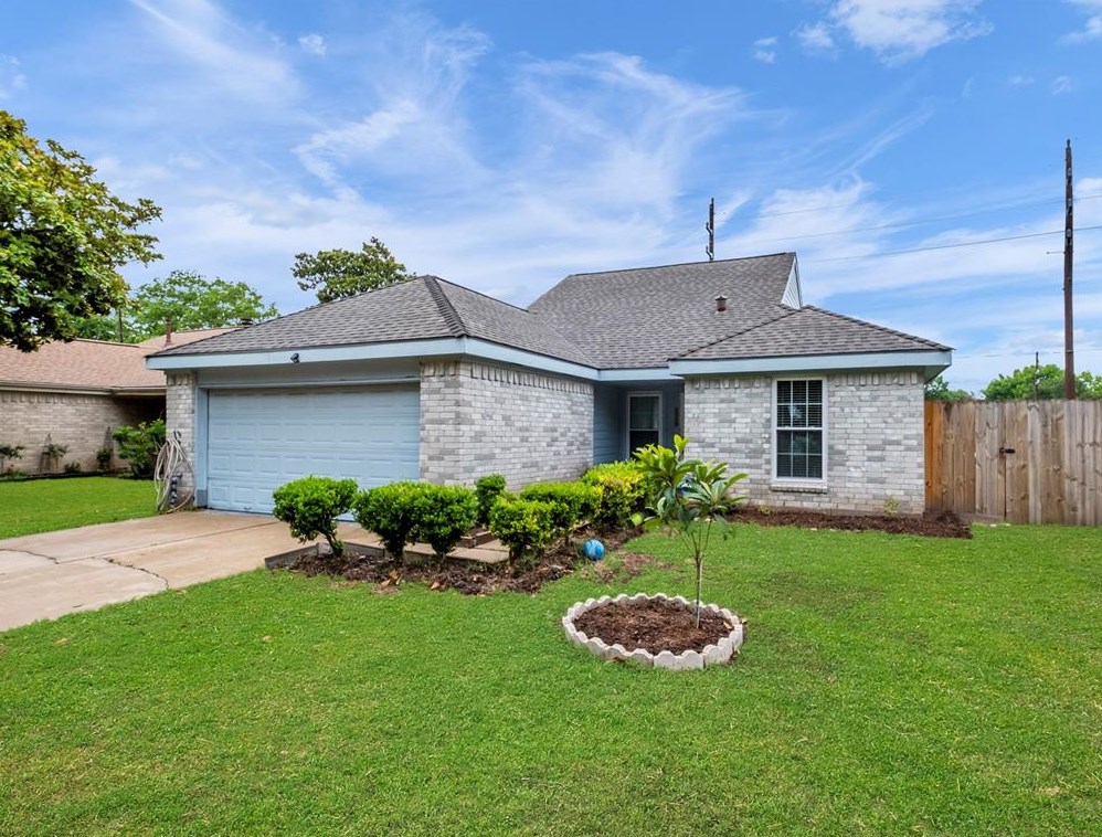 2029 Highland Hills Dr, Sugar Land, TX 77478