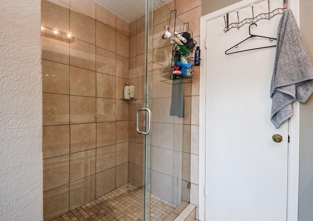 3707 Glenmeade Dr, Houston TX  77059-6004 exterior