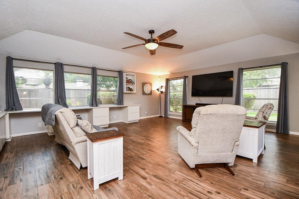 3707 Glenmeade Dr, Houston TX  77059-6004 exterior
