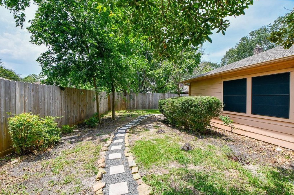 3707 Glenmeade Dr, Houston TX  77059-6004 exterior