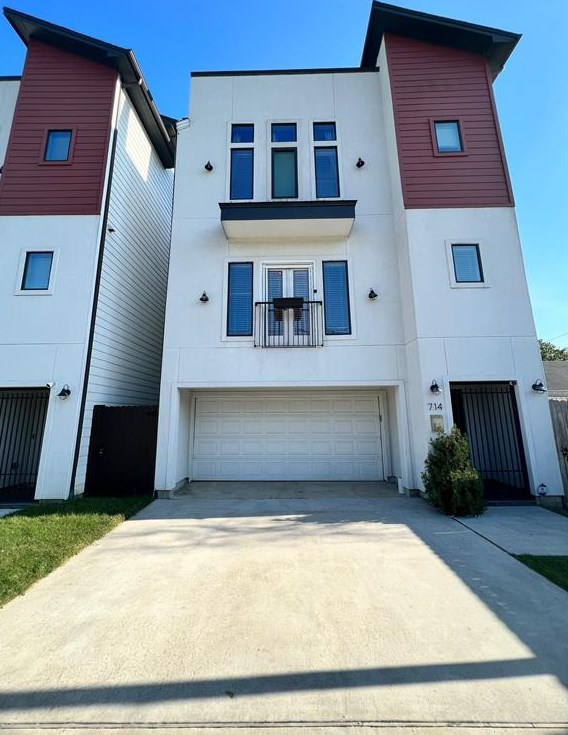 714 James St, Houston, TX 77009