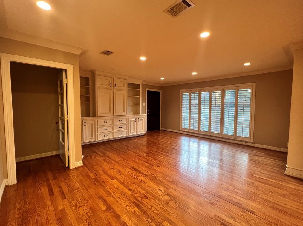 1618 Huge Oaks St, Houston, TX 77055