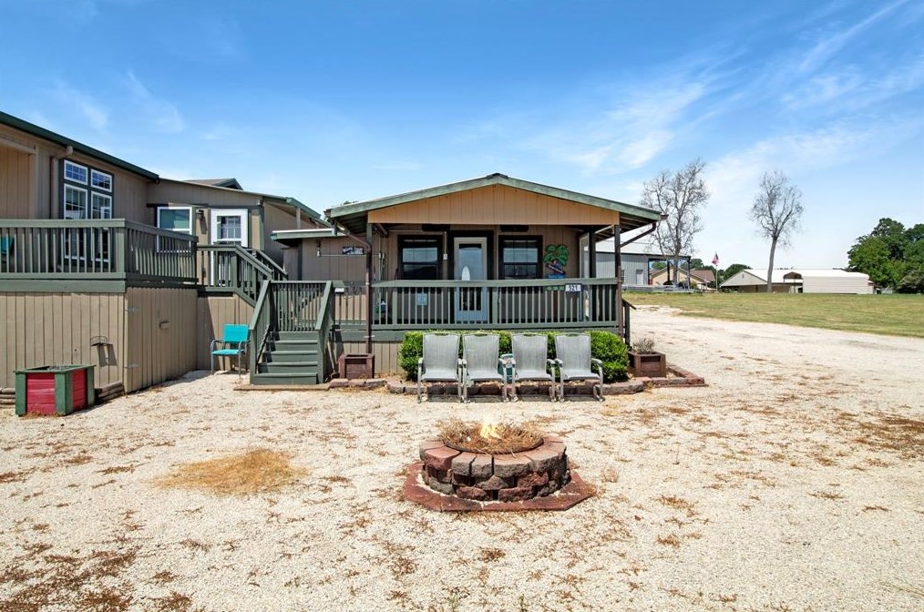 521 Lagoon Dr, Pointblank, TX 77364