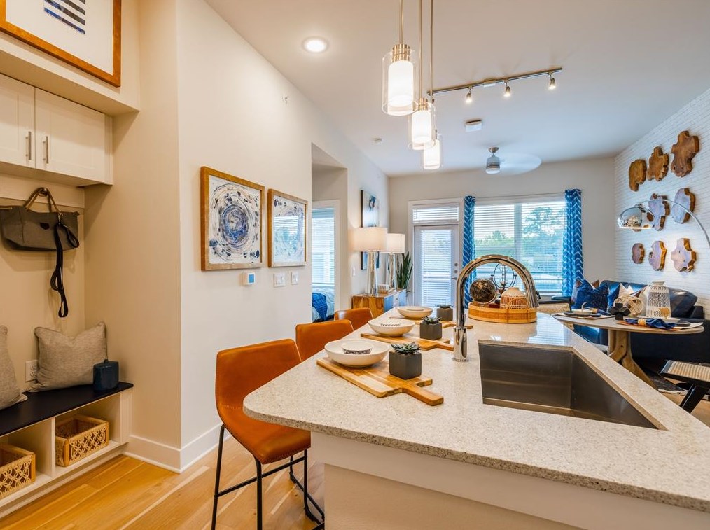 555 W 19th St #460, Houston, TX 77008