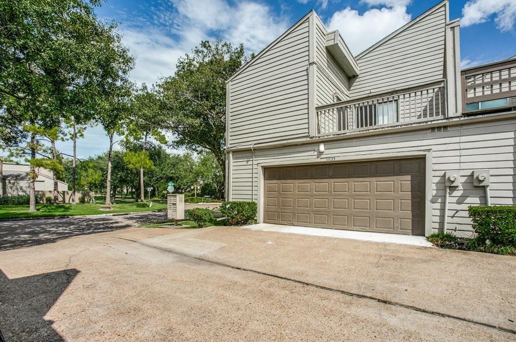 11735 Lakeside Place Dr, Houston, TX 77077-3129