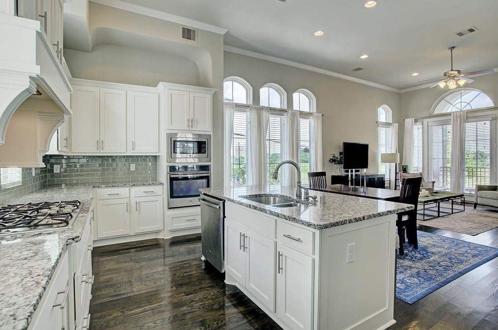 641 Middle St, Houston TX  77003-1227 exterior