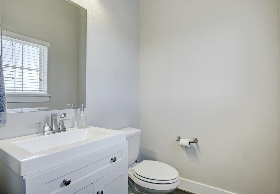 641 Middle St, Houston TX  77003-1227 exterior