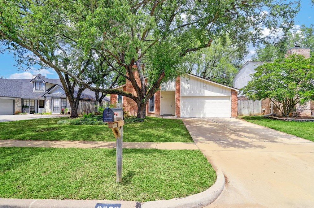 2623 The Highlands Dr, Sugar Land, TX 77478