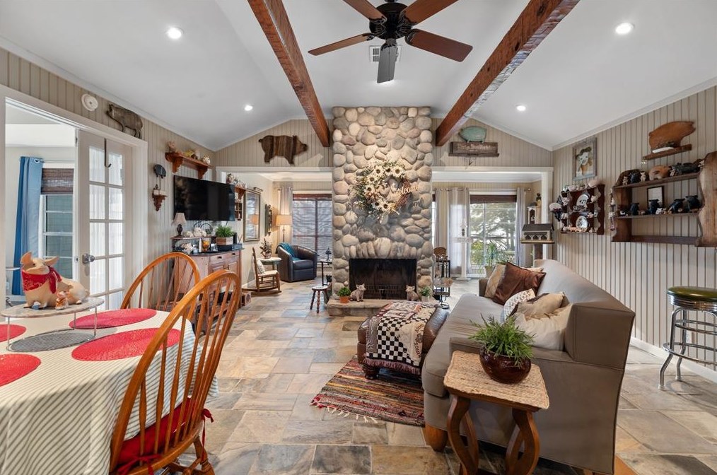 308 Indian Shore, Livingston, TX 77351