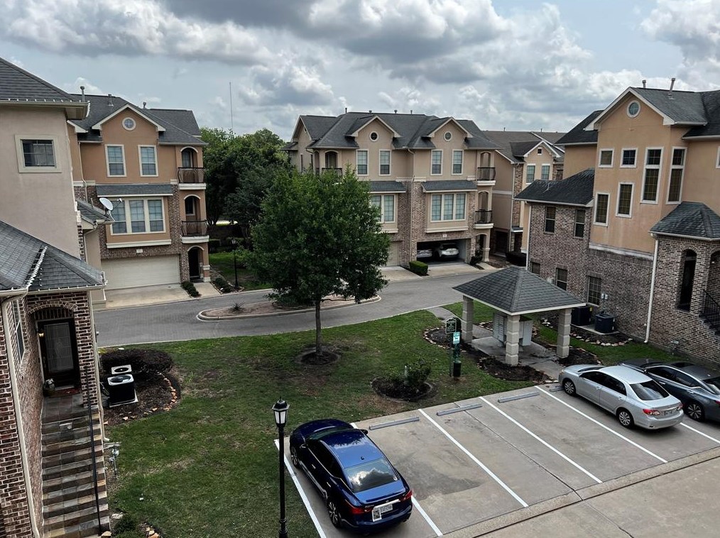 7923 Ouray Dr, Houston TX  77040-5096 exterior