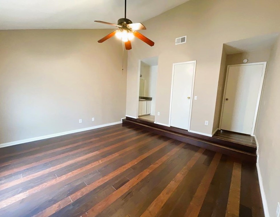 8648 Village Of Fondren Dr, Houston, TX 77071
