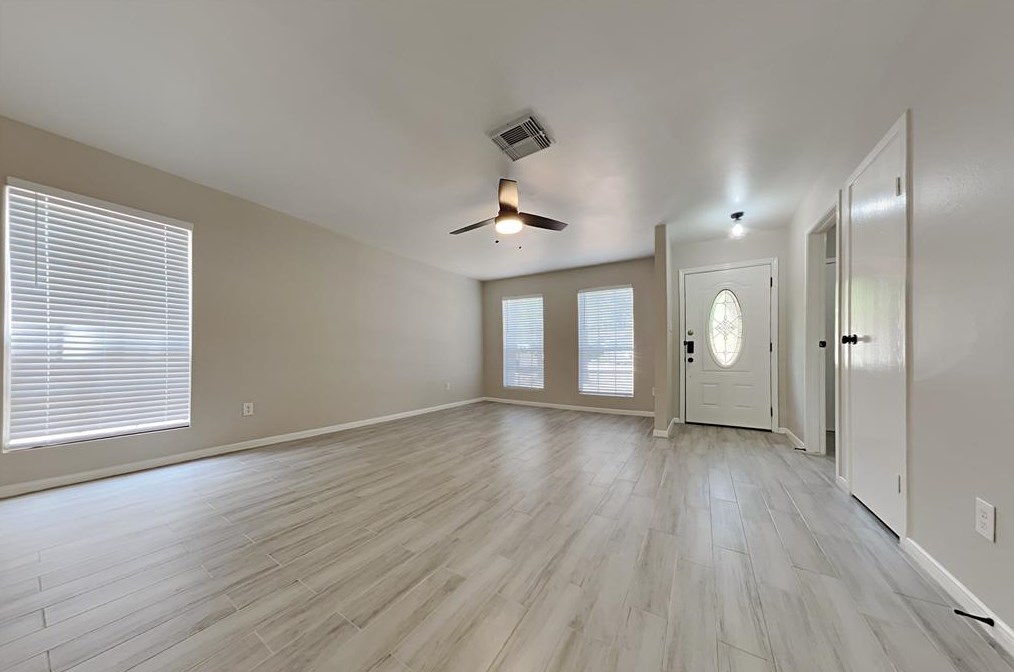 5 Hasting Oak Ct, Spring, TX 77381