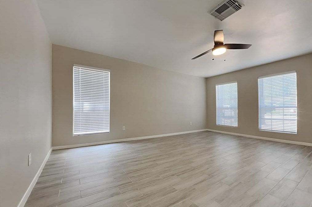 5 Hasting Oak Ct, Spring TX  77381-3457 exterior