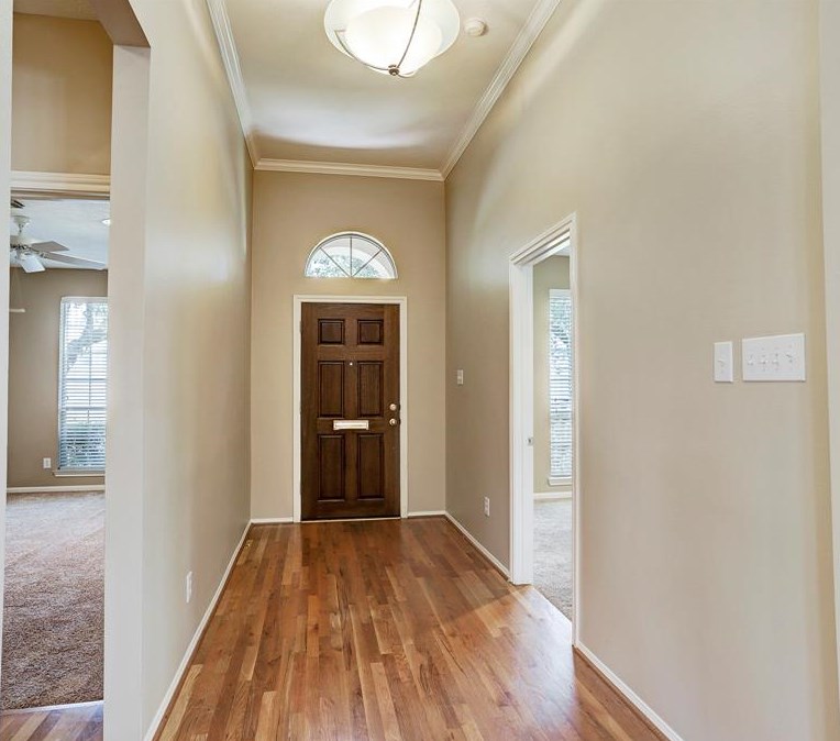 9907 Kemp Forest Dr, Houston, TX 77080