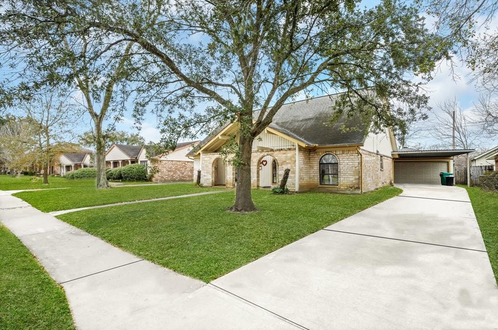 11223 Sageking Dr, Houston, TX 77089-4329
