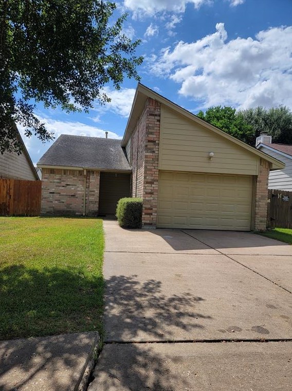 7135 Village Lake Dr, Cypress TX  77433-1058 exterior