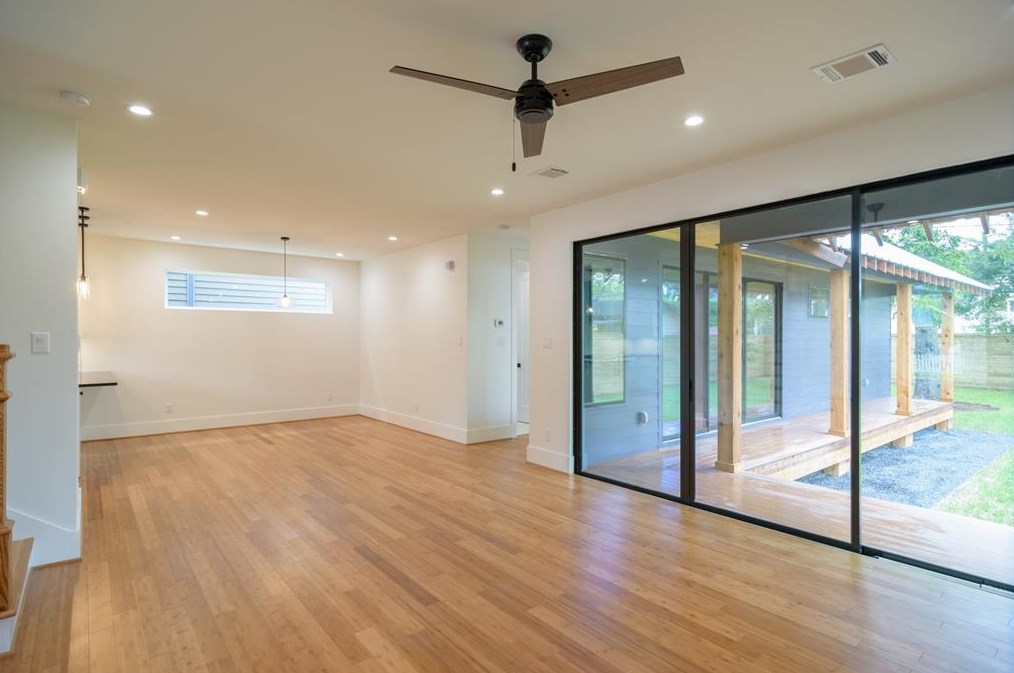 1037 Rutland St, Houston TX  77008-6828 exterior