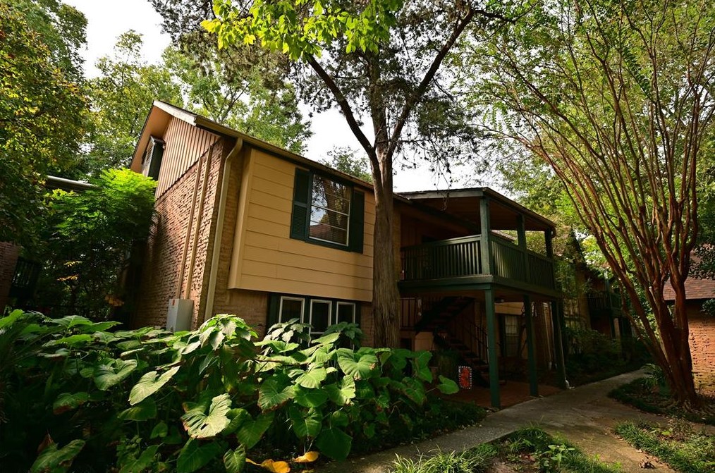 8227 Kingsbrook Rd, Houston, TX 77024-3387