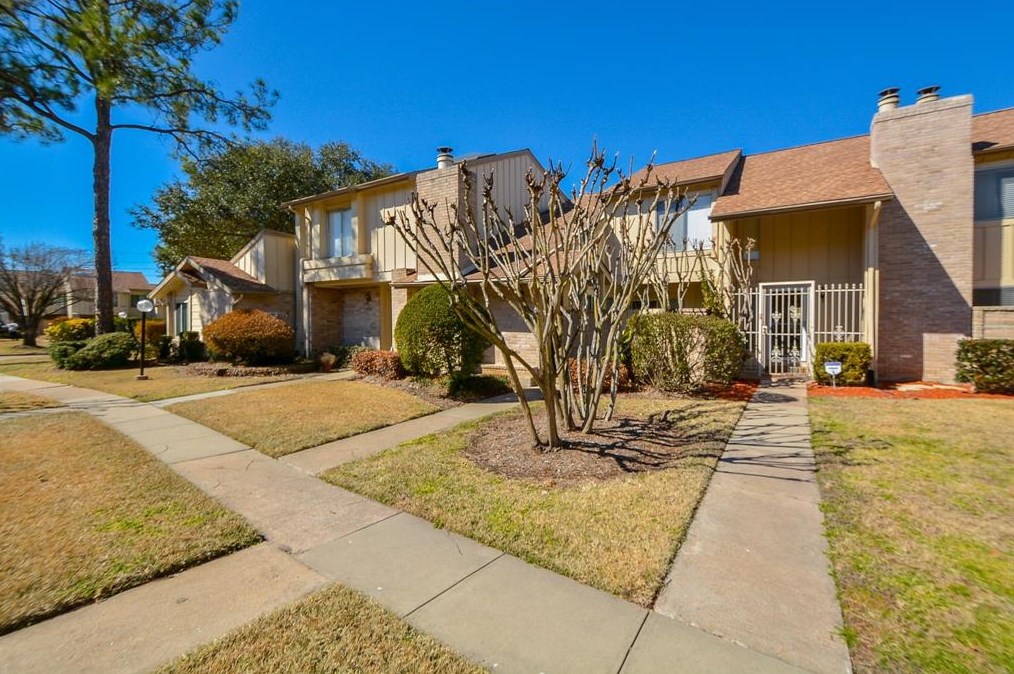 2948 Windchase Blvd, Houston TX  77082-1864 exterior