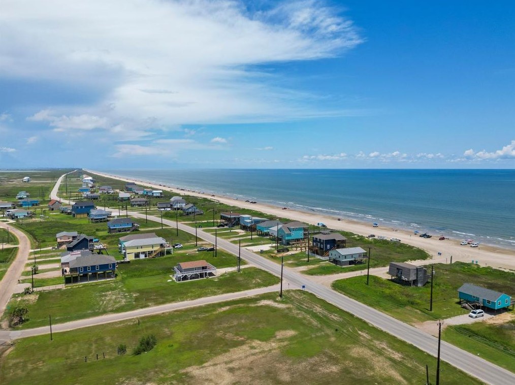 4403 Palm St, Jones Creek TX  77541-9453 exterior