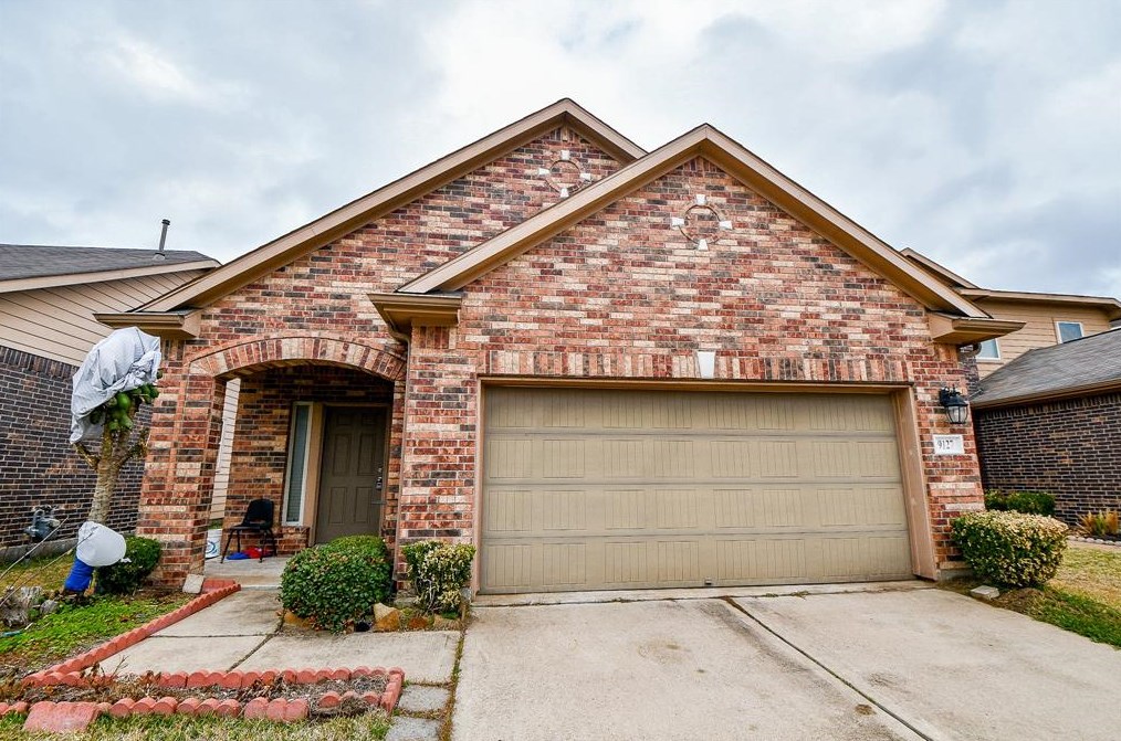 9127 Fuqua Breeze Dr, Houston, TX 77075-2073
