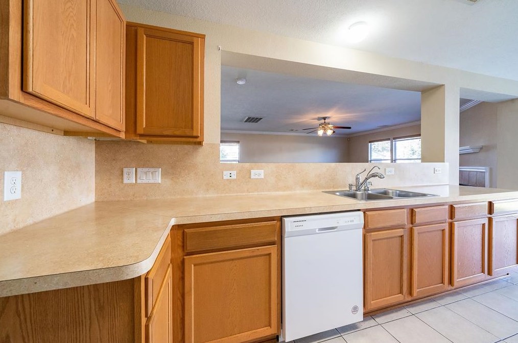 19014 Remington Bnd Dr, Houston TX  77073-4461 exterior