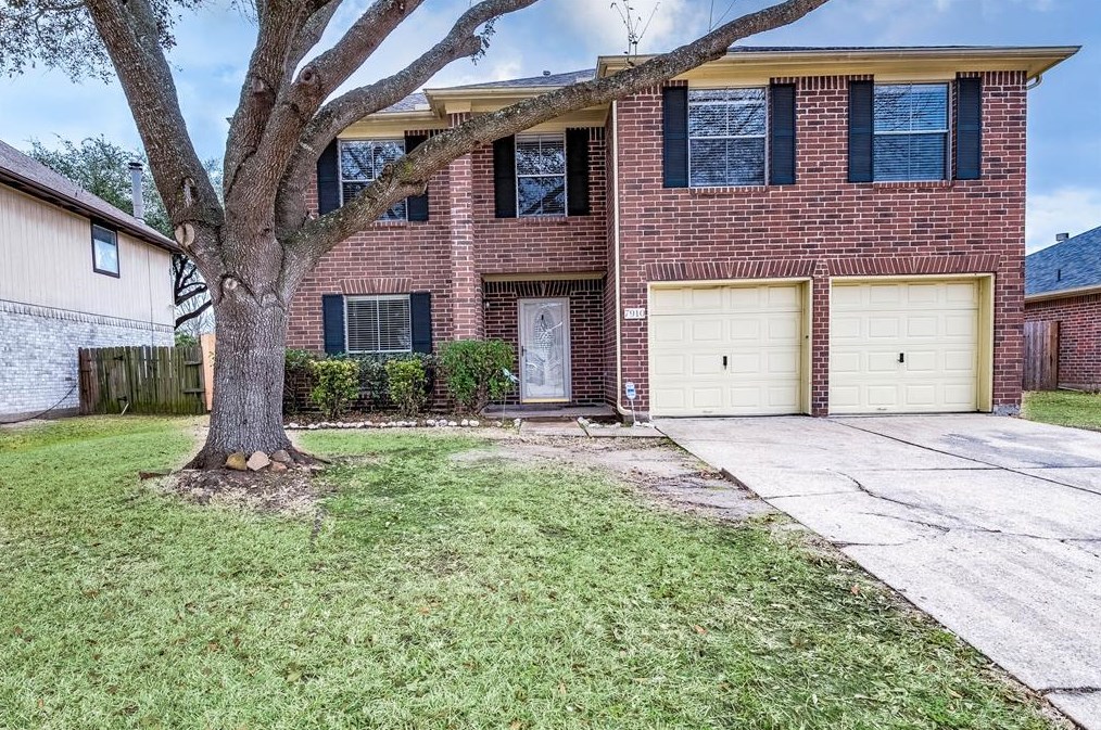 7910 Still Water St, Baytown, TX 77521
