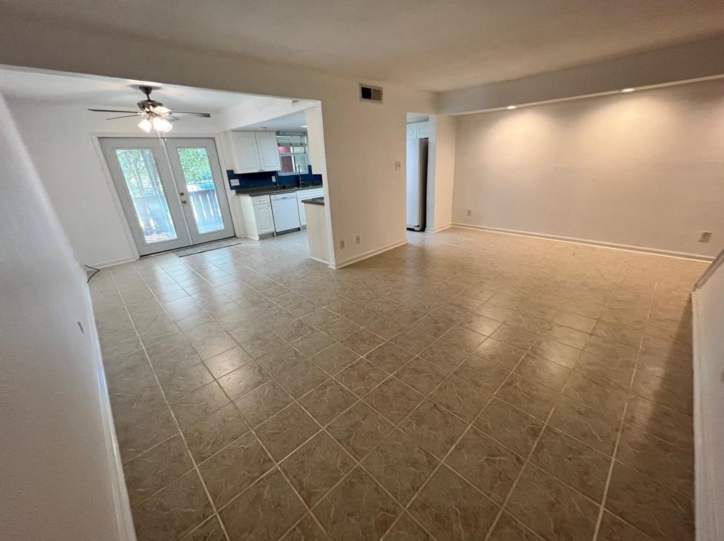 5005 Georgi Ln Apt 215, Houston, TX 77092