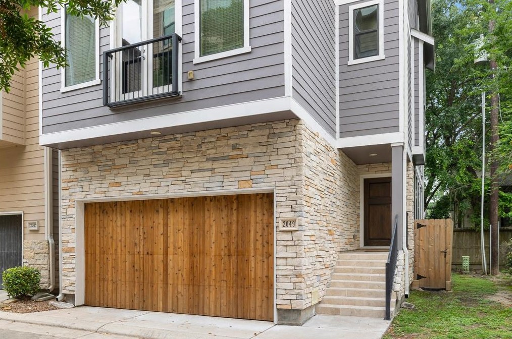 2049 14th 1/2 St, Houston, TX 77008-3405