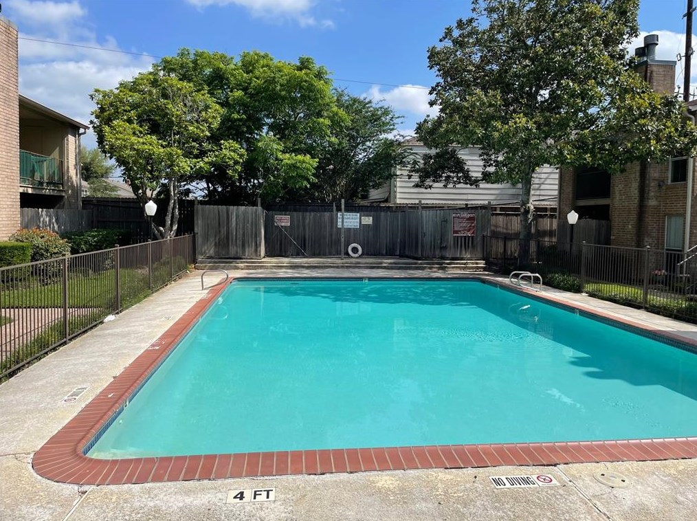 700 Thicket Ln Apt 306, Houston, TX 77079