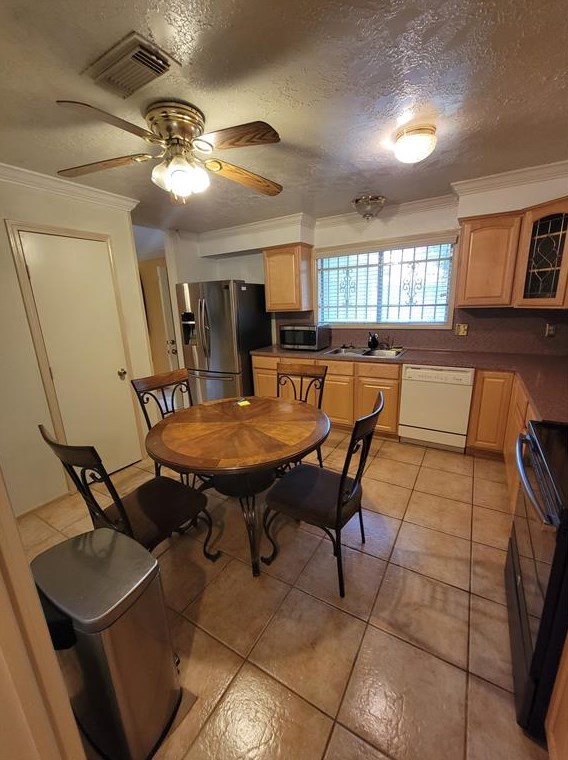 3315 Walhalla Dr, Houston TX  77066-4811 exterior