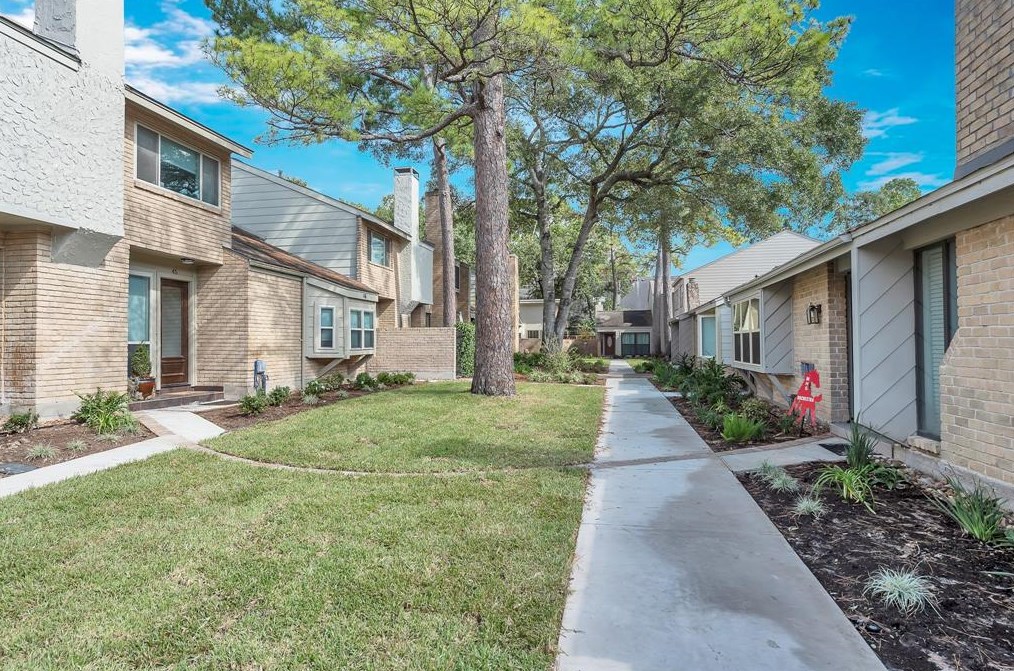 12625 Memorial Dr Apt 52, Houston, TX 77024