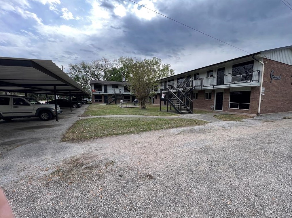 2201 N Grand Blvd #3, Pearland, TX 77581