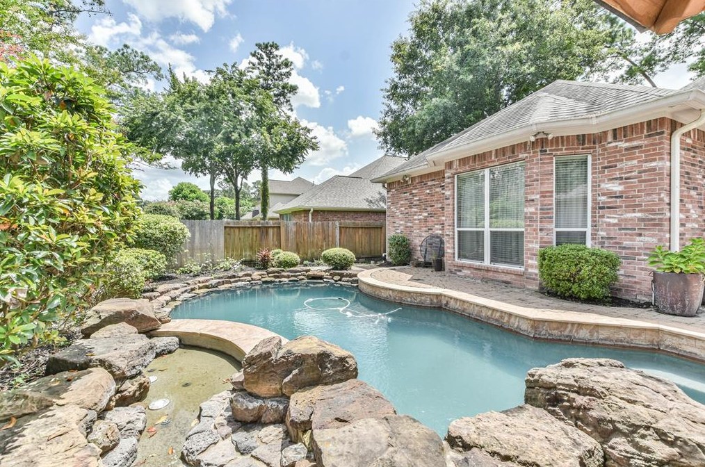4902 Wellington Way, Houston TX  77069-2138 exterior