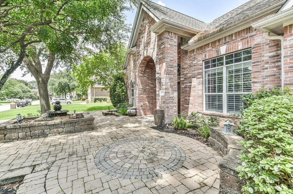 4902 Wellington Way, Houston TX  77069-2138 exterior
