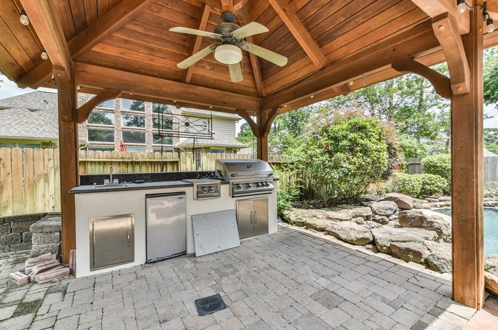4902 Wellington Way, Houston TX  77069-2138 exterior
