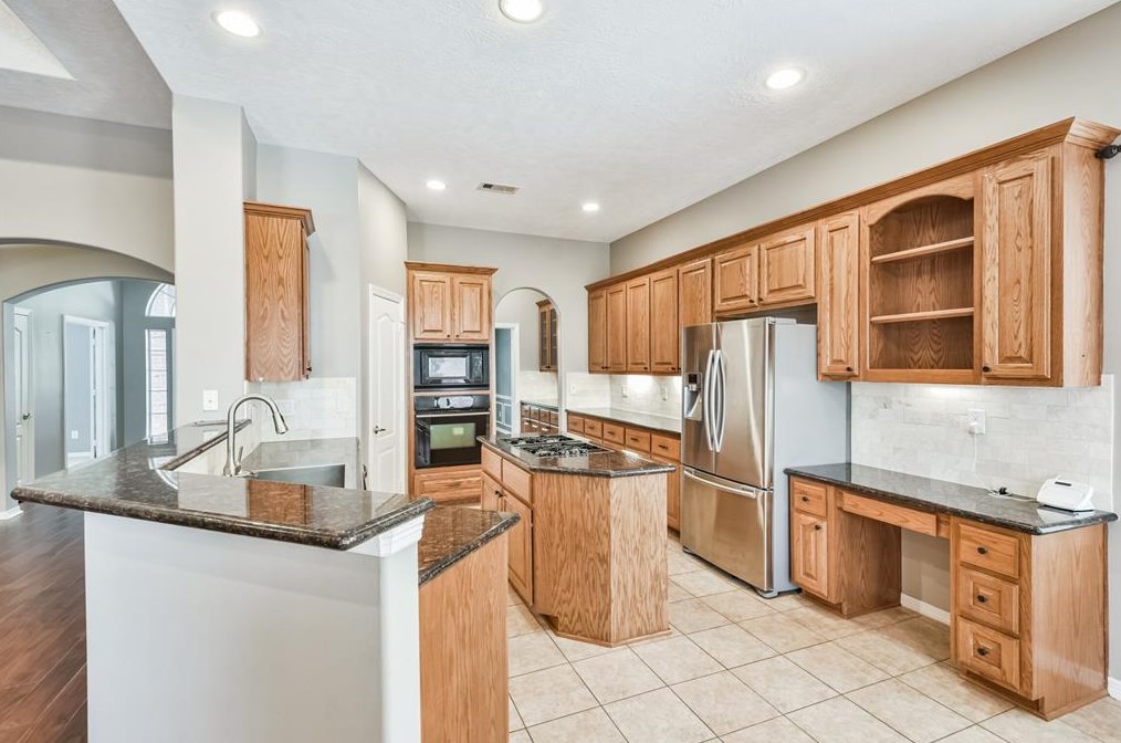 4902 Wellington Way, Houston TX  77069-2138 exterior