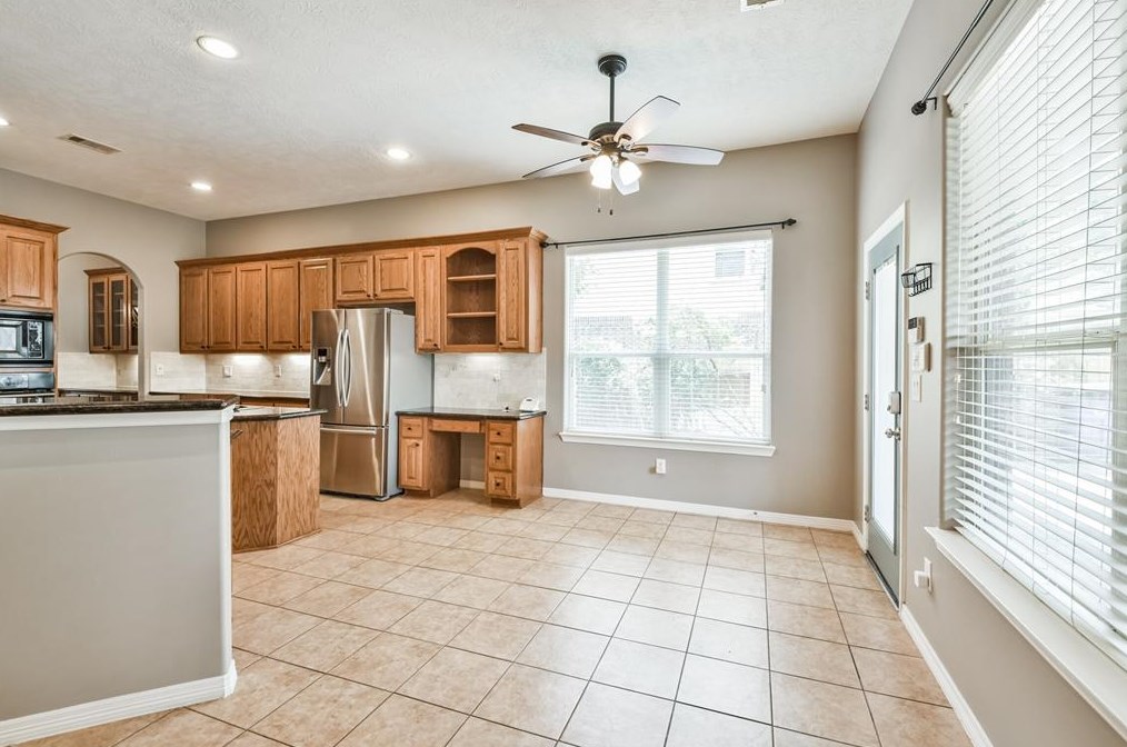 4902 Wellington Way, Houston TX  77069-2138 exterior