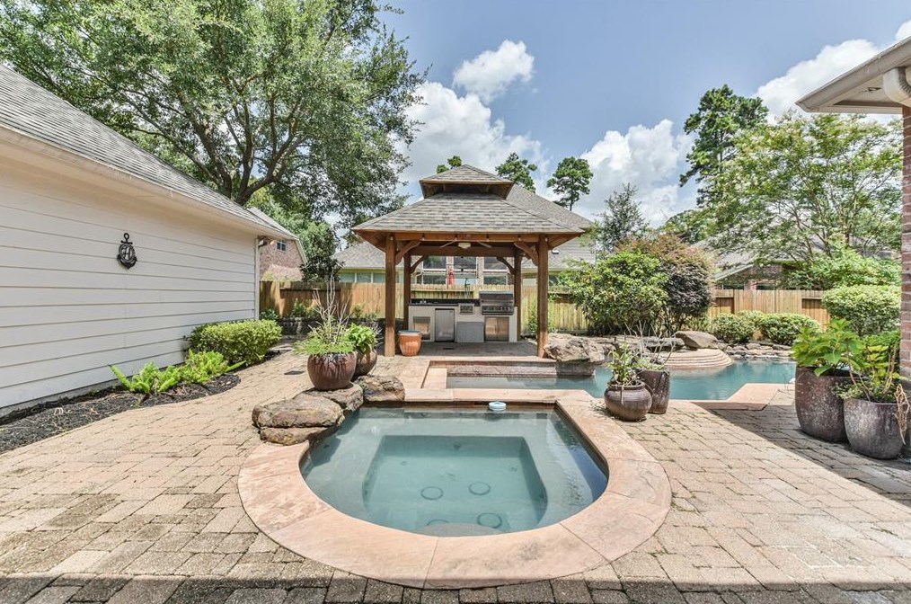 4902 Wellington Way, Houston TX  77069-2138 exterior