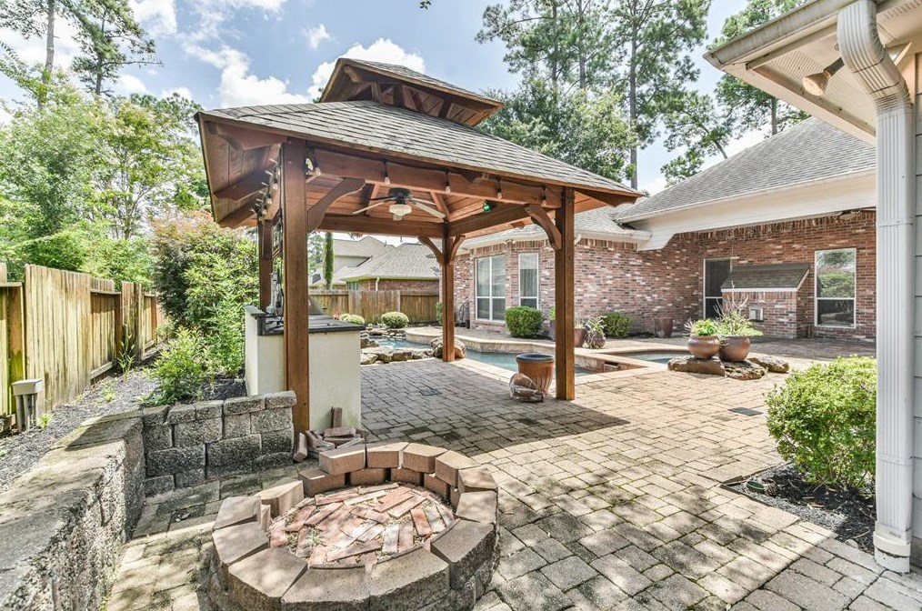 4902 Wellington Way, Houston TX  77069-2138 exterior
