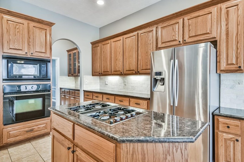 4902 Wellington Way, Houston TX  77069-2138 exterior