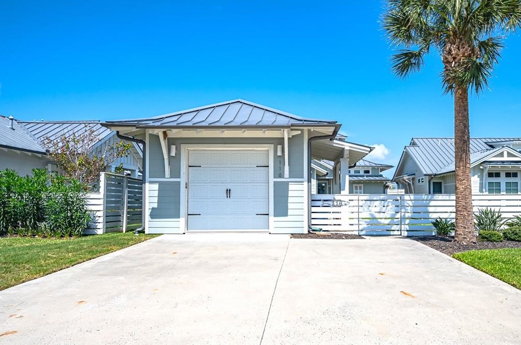 116 Reserve Ln, Rockport, TX 78382