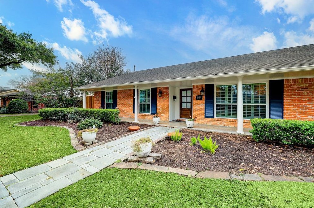 10623 Del Monte Dr, Houston, TX 77042