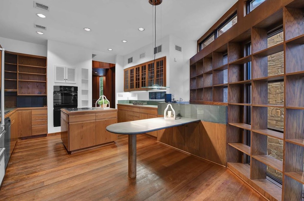 3925 Northshore Dr, Montgomery TX 77356-5369 exterior