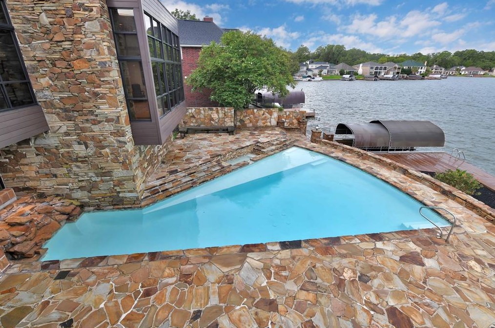 3925 Northshore Dr, Montgomery TX 77356-5369 exterior