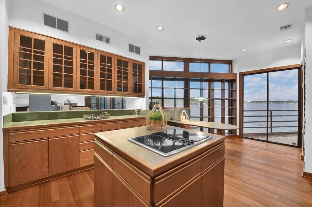 3925 Northshore Dr, Montgomery TX 77356-5369 exterior