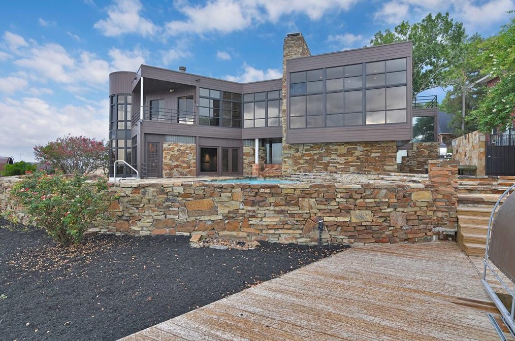 3925 Northshore Dr, Montgomery TX 77356-5369 exterior