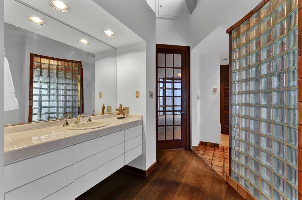 3925 Northshore Dr, Montgomery TX 77356-5369 exterior