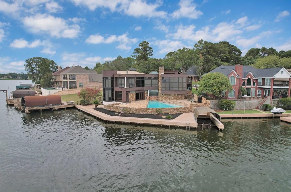 3925 Northshore Dr, Montgomery TX 77356-5369 exterior